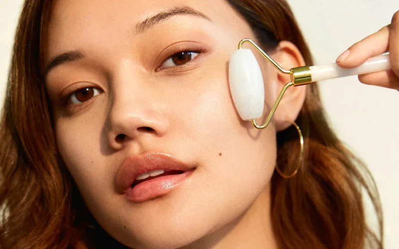what is a jade roller for your face
