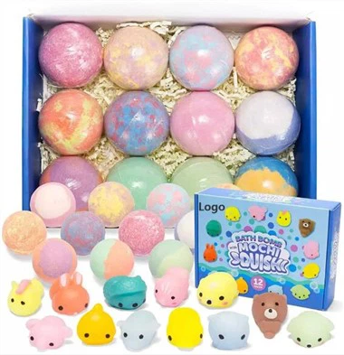 بمب های حمام غافلگیر شده با اسباب بازی های داخل بچه ها